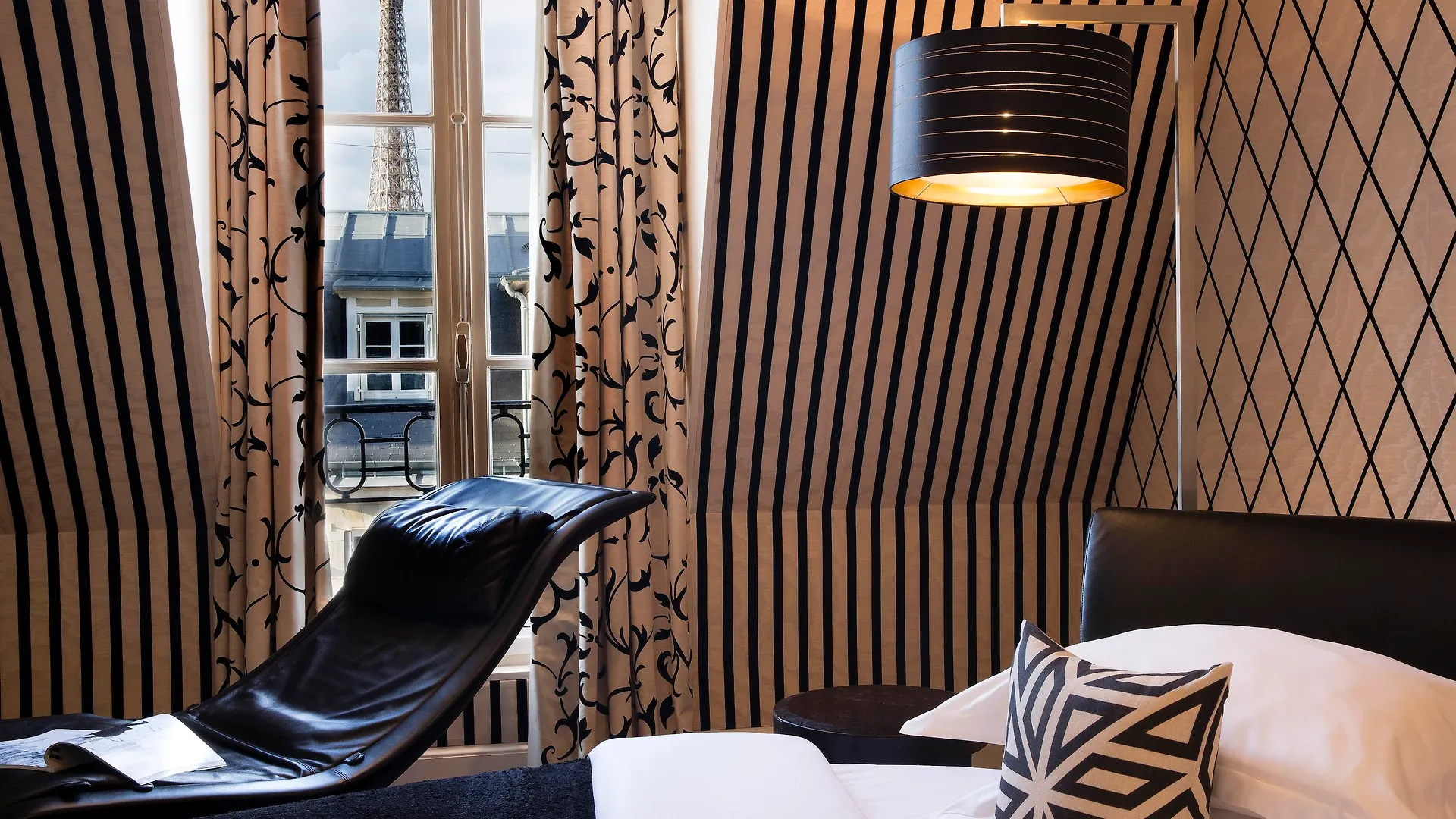 Ares Eiffel Paris